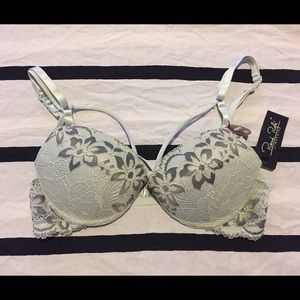 Brand new lace bra, size 34A!