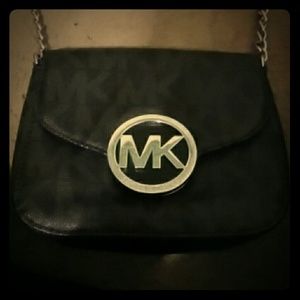 I am selling a Michael kors purse