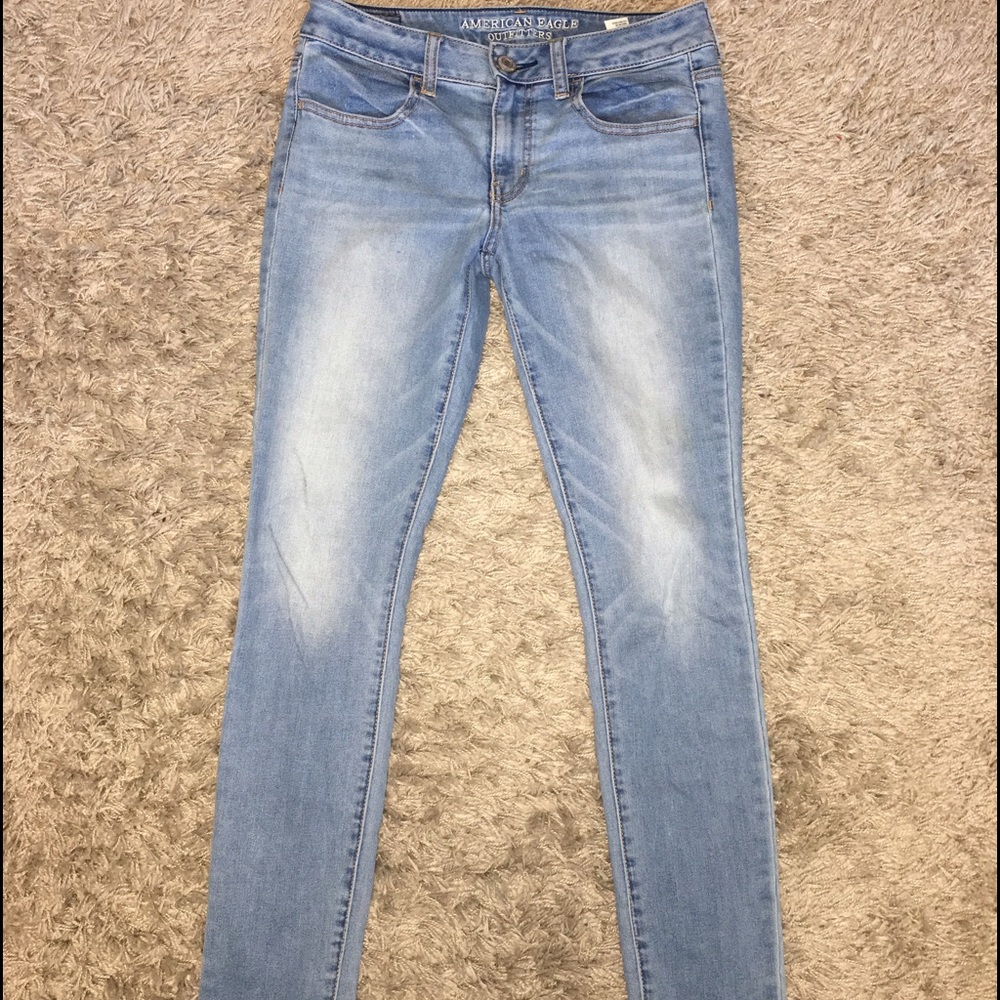 American Eagle Light Wash Skinny Jeans 👖