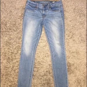 American Eagle Light Wash Skinny Jeans 👖