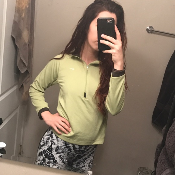 Nike performance pull over - Picture 2 of 3