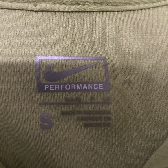 Nike performance pull over - Picture 3 of 3