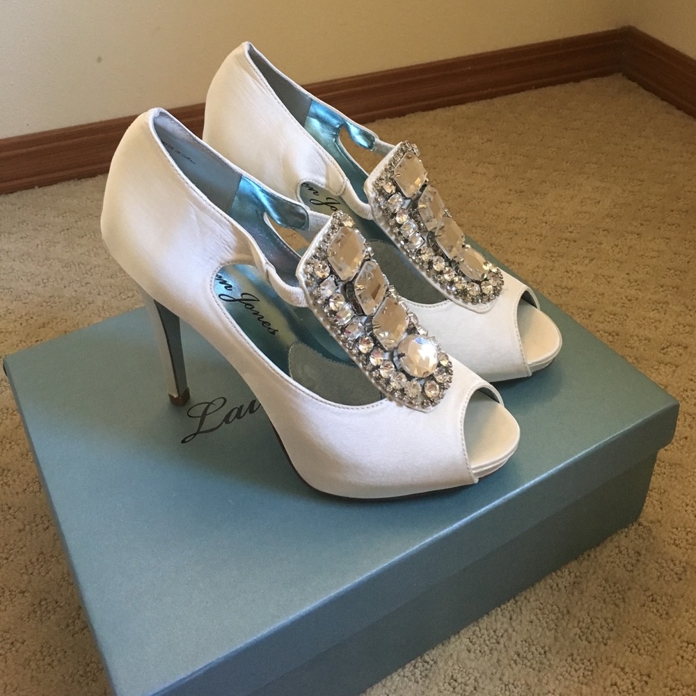 New in Box! Lauren Jones Angel Satin Wedding Heels