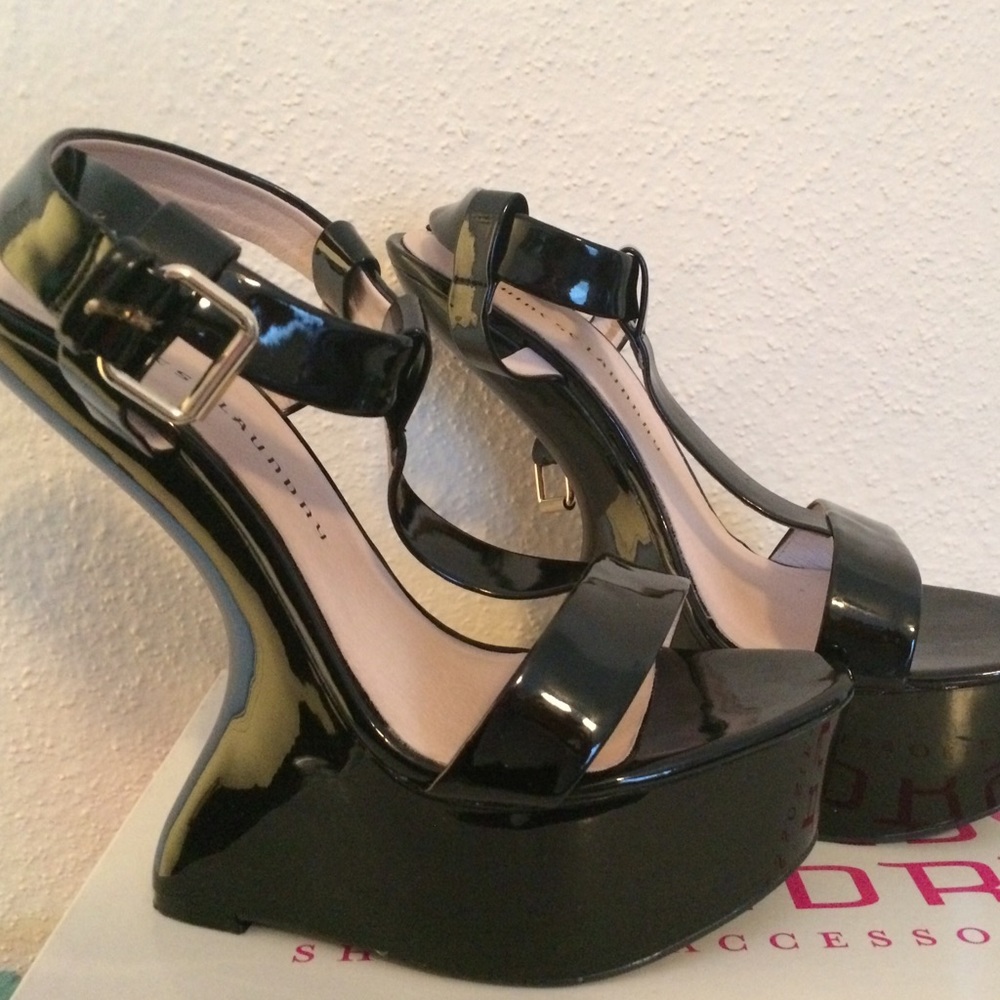 Chinese Laundry Controversy- Patent Black size 10
