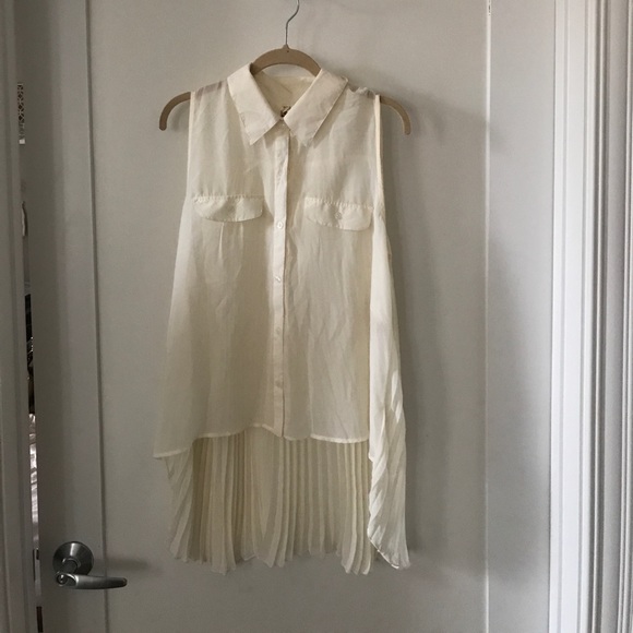 Three XL shirts - Picture 3 of 6