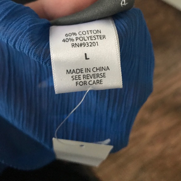 Three XL shirts - Picture 5 of 6