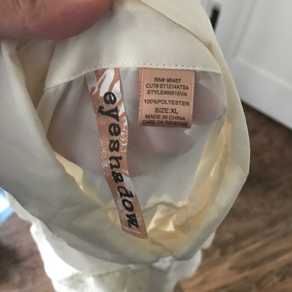 Three XL shirts - Picture 6 of 6