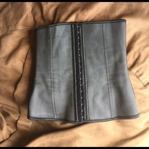 Waist trainer size S
