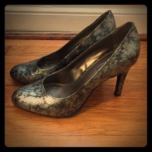 Black and gray faux snake skin pumps.