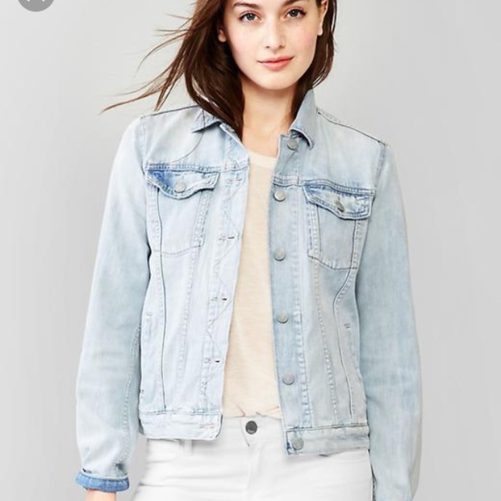 Gap 1969 light denim jacket S