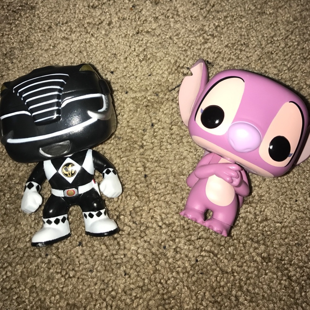2 pop figures