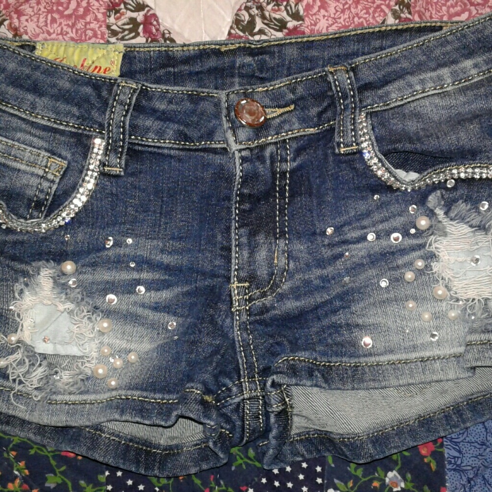 Cute SHORTS SZ small 26/29