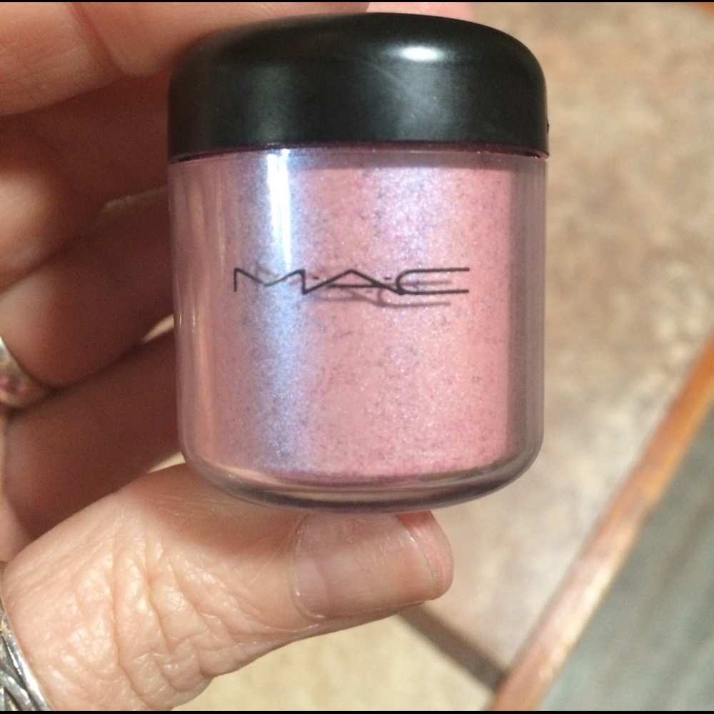 MAC large pigment loose eyeshadow pink pearl