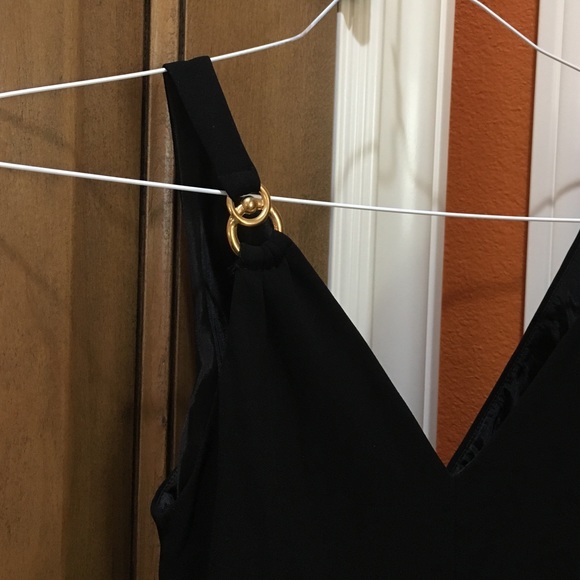 Black v-neck dress - Picture 2 of 4