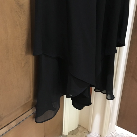 Black v-neck dress - Picture 4 of 4