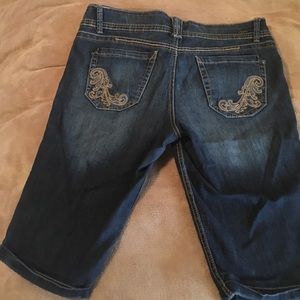 Candies Jeans size 13 cuffed knee length
