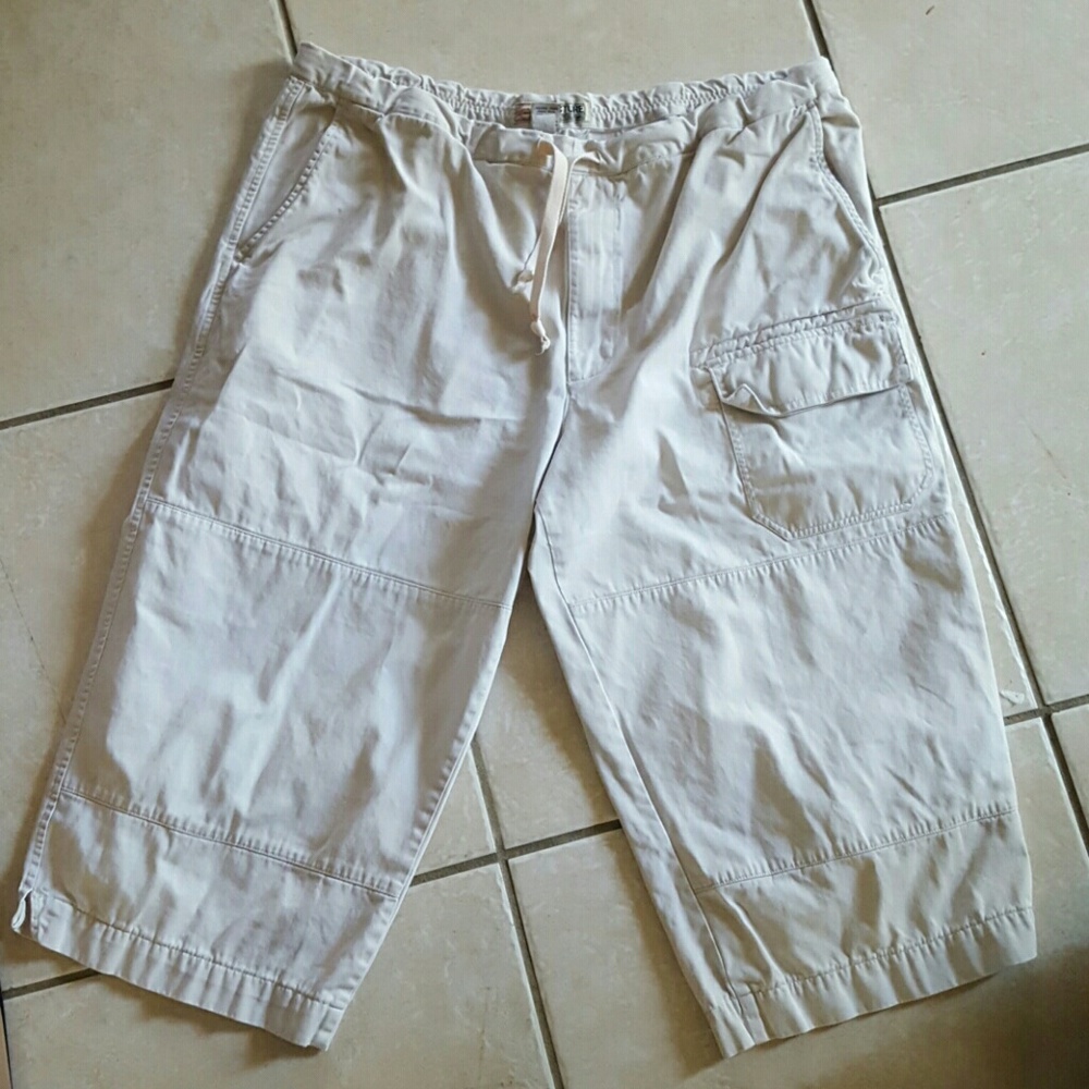 Structure tan Capris