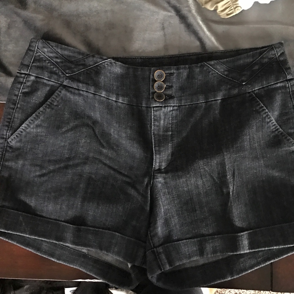 Cuffed women's shirts