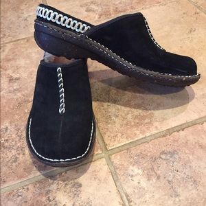 Ugg Kohala Black suede clogs