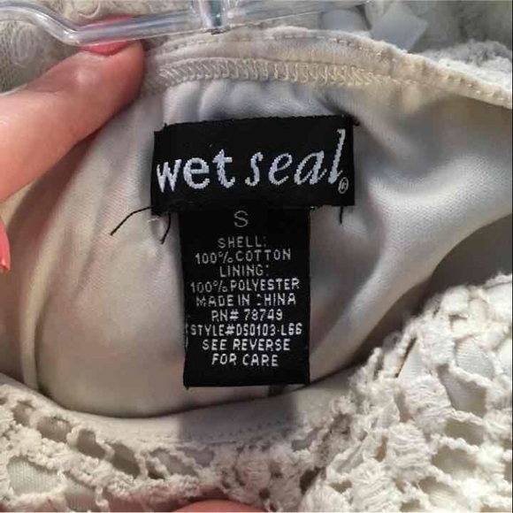 🚫SOLD🚫Strapless Lace Dress - Picture 3 of 3