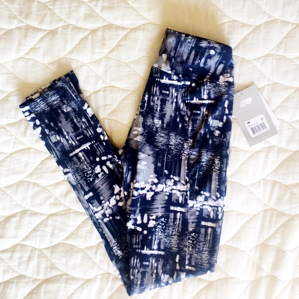 *NWT* Dry wick printed performance leggings