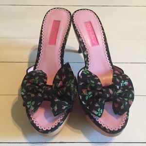 Adorable Betsey Johnson Heels Size 8