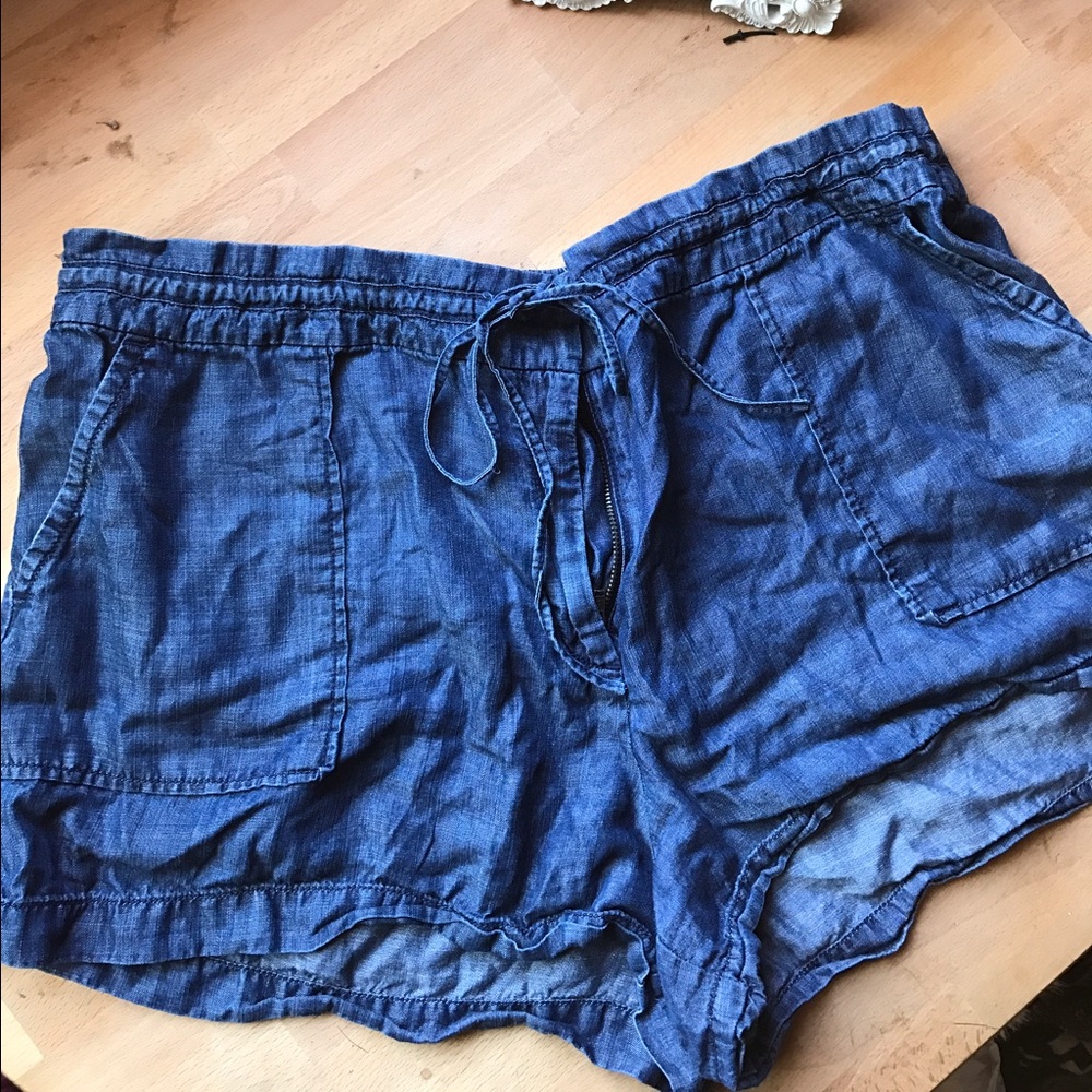 Drawstring Lou & Grey shorts from the Loft