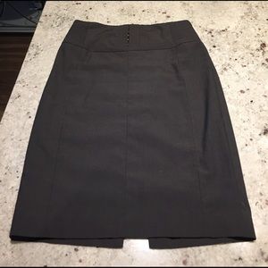 Grey pencil skirt with clasp closure detailing