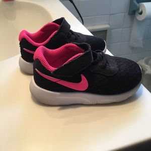 Toddler girls Nike sneakers