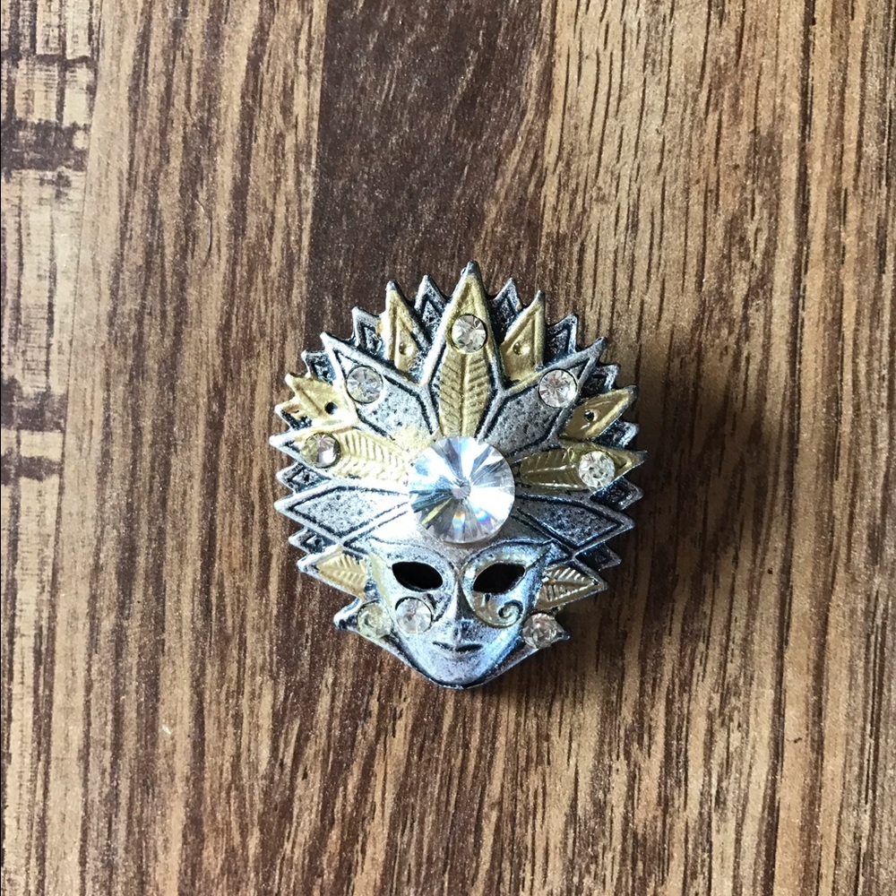 Mask brooch