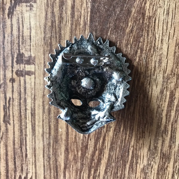 Mask brooch - Picture 2 of 3