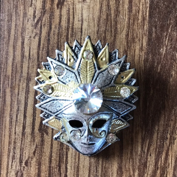 Mask brooch - Picture 3 of 3