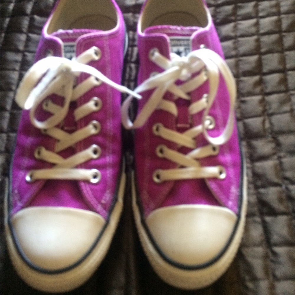 Purple/magenta converse