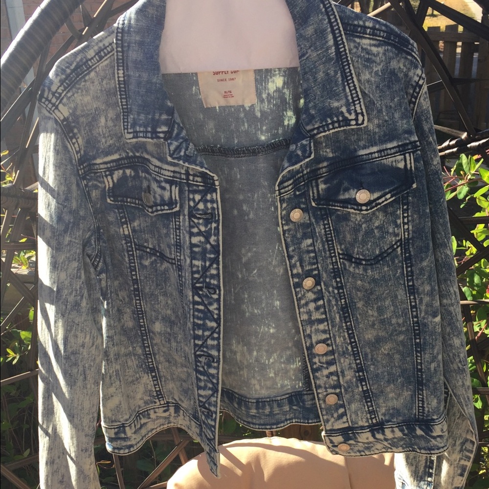 😎Large Jean Jacket😎