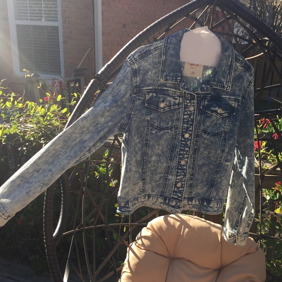 😎Large Jean Jacket😎 - Picture 2 of 3