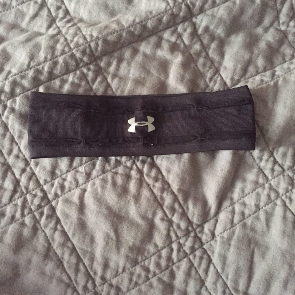 Black under armour headband