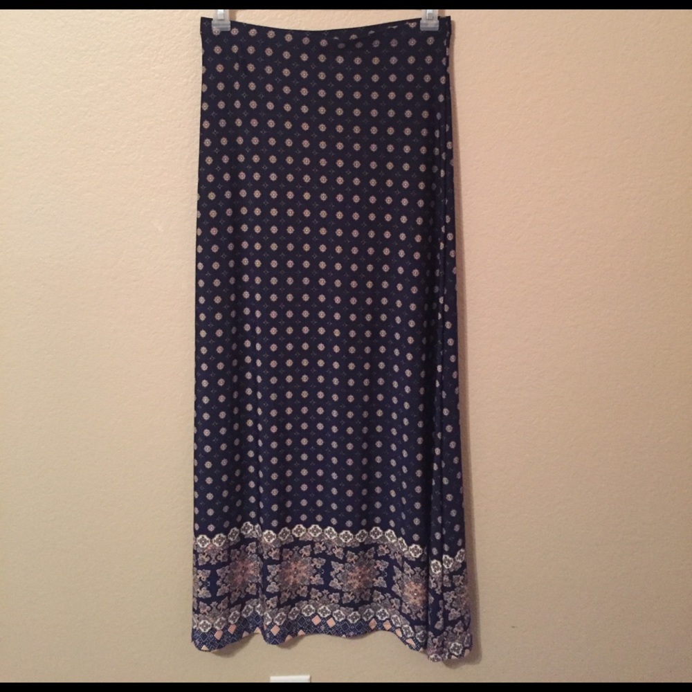Amazing Large stretchy silky Maxi skirt