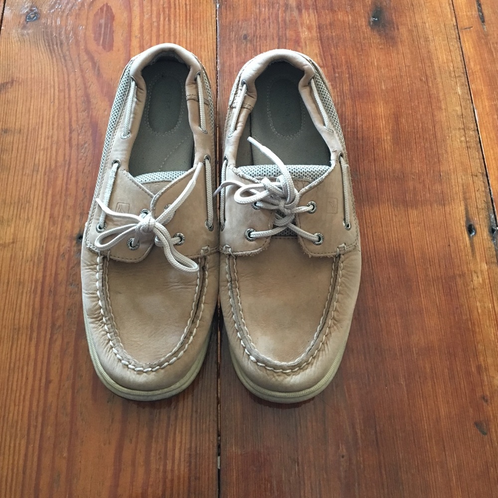 Brown speedy topsiders