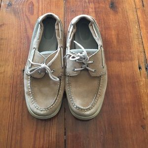 Brown speedy topsiders