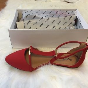 Classic flat t-strap flats