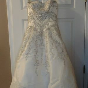 Wedding Dress with matching veil and headess
