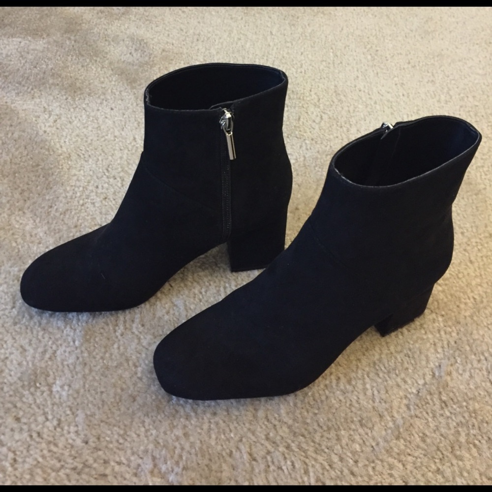 BRAND NEW Zara TRF black suede booties size 36