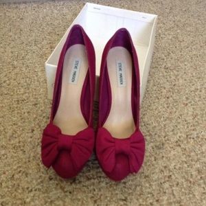 Steve Madden Magenta bow pumps