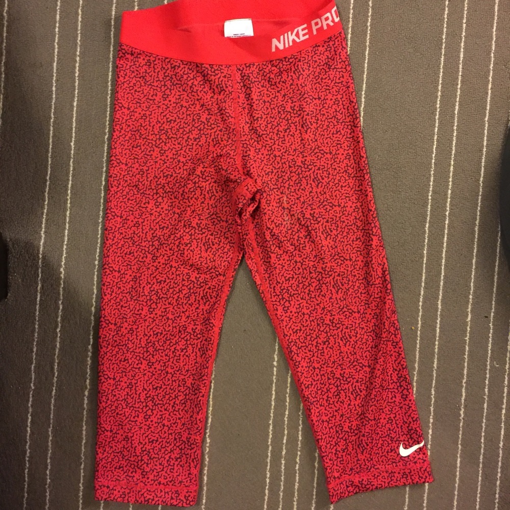 Nike Pro Red Crop Design Leggings Size M