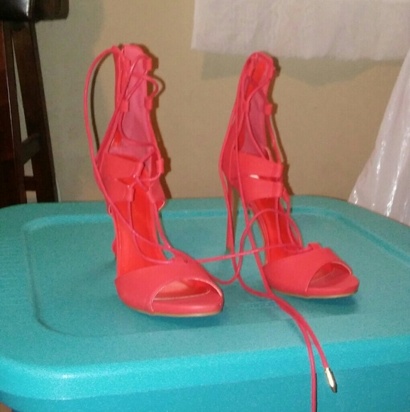 Red heels - Picture 2 of 2