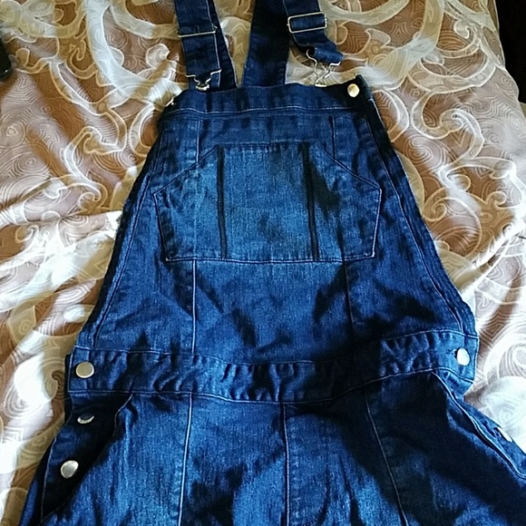 Adjustable short denim jumpsuit - Picture 3 of 4