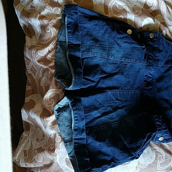 Adjustable short denim jumpsuit - Picture 4 of 4