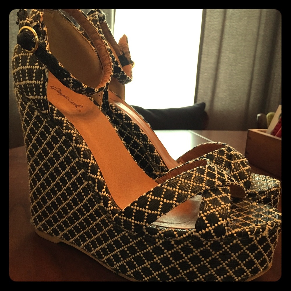 Wedge Platforms B/W by Qupid Size 8