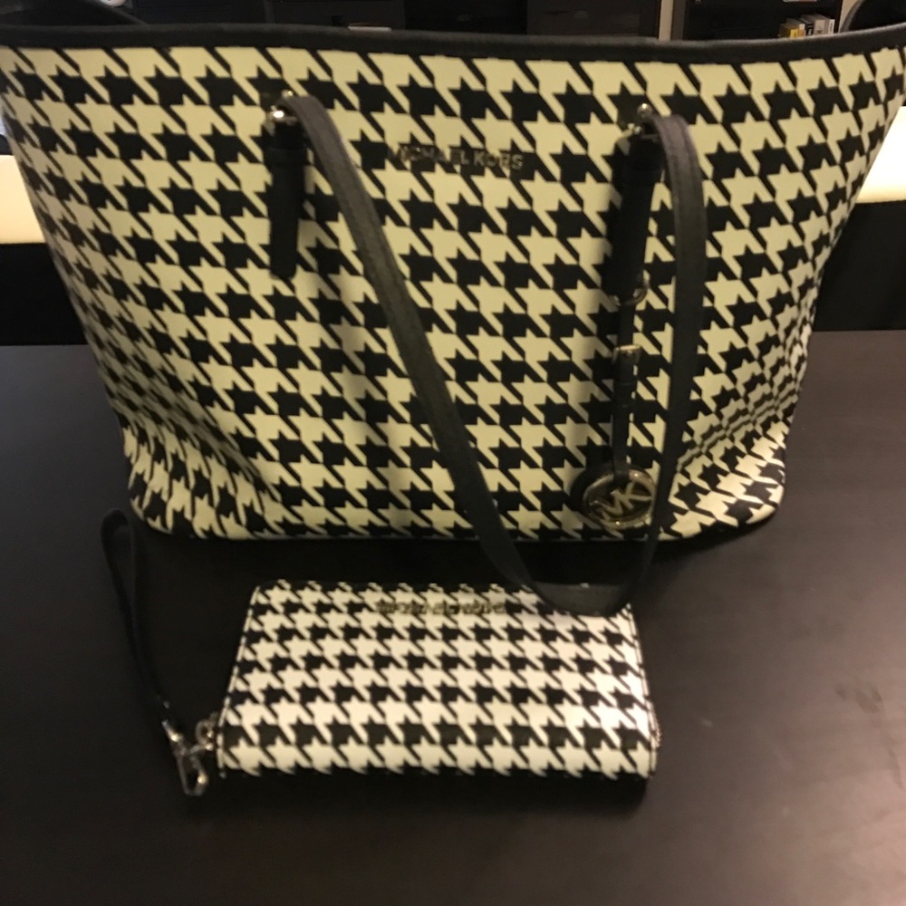 Large Houndstooth Jet Set Tote and Wallet