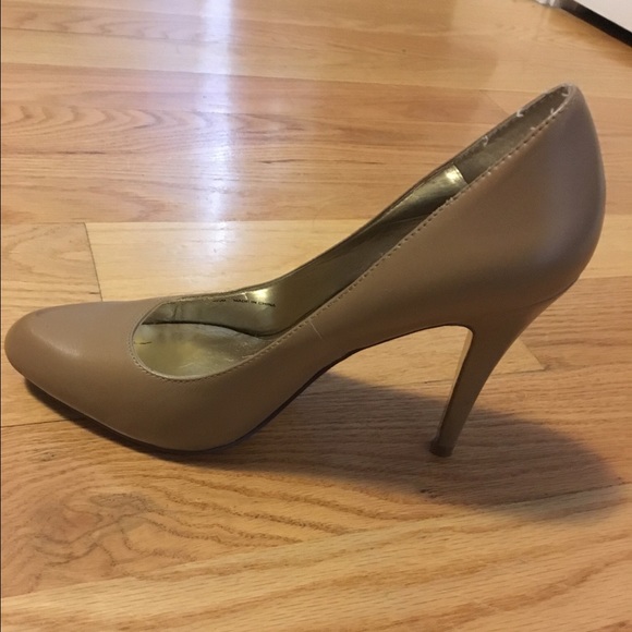 Charles by Charles David tan heels - Picture 3 of 3